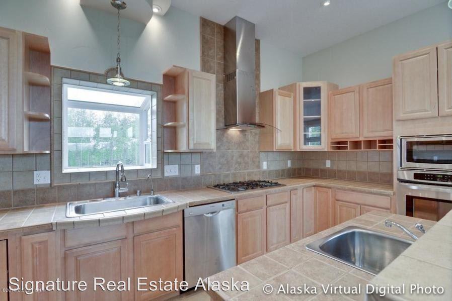1131 N Amber Dr - Photo 2 of 10