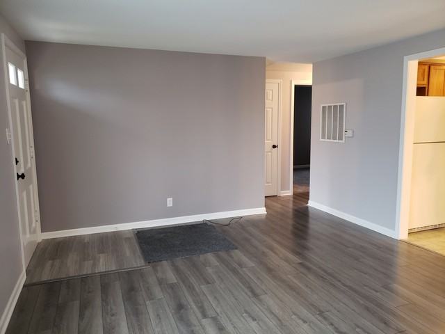 9048 S Knox Ave - Photo 3 of 14