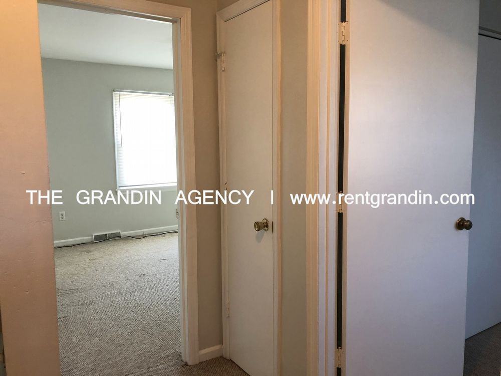 431 Ceylon St NE - Photo 3 of 7