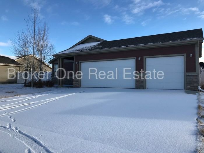 2111 Silvertip St - Photo 2 of 20