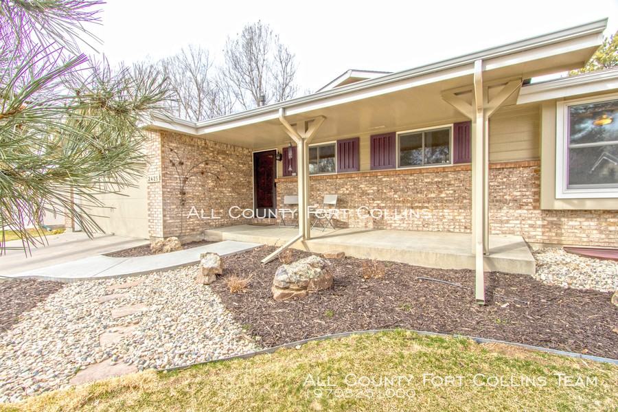 2425 Creekwood Dr - Photo 2 of 13