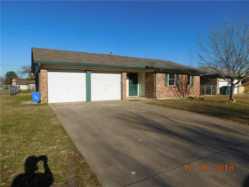 1010 Jackie Jo Ln - Photo 2 of 33