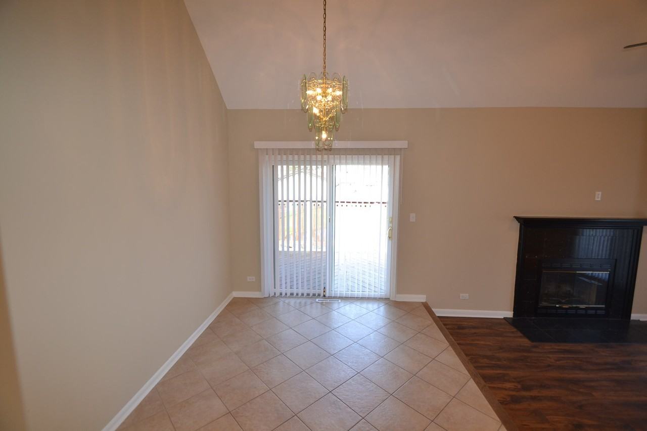 2120 Burr Oak Ln - Photo 3 of 10