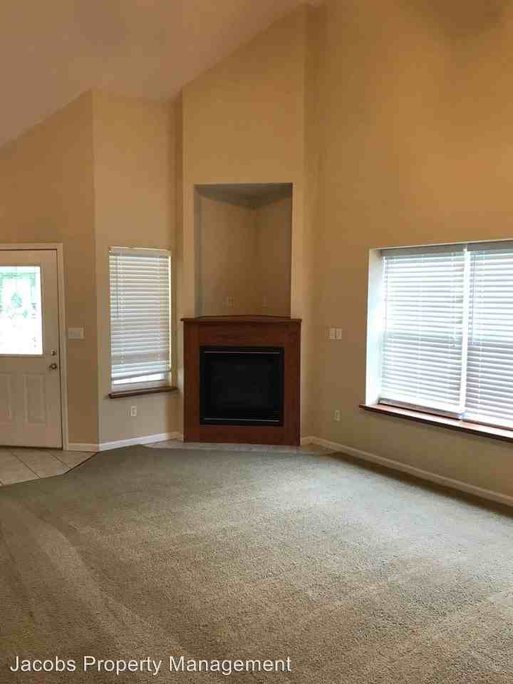 3248 Wind River Cir - Photo 3 of 17