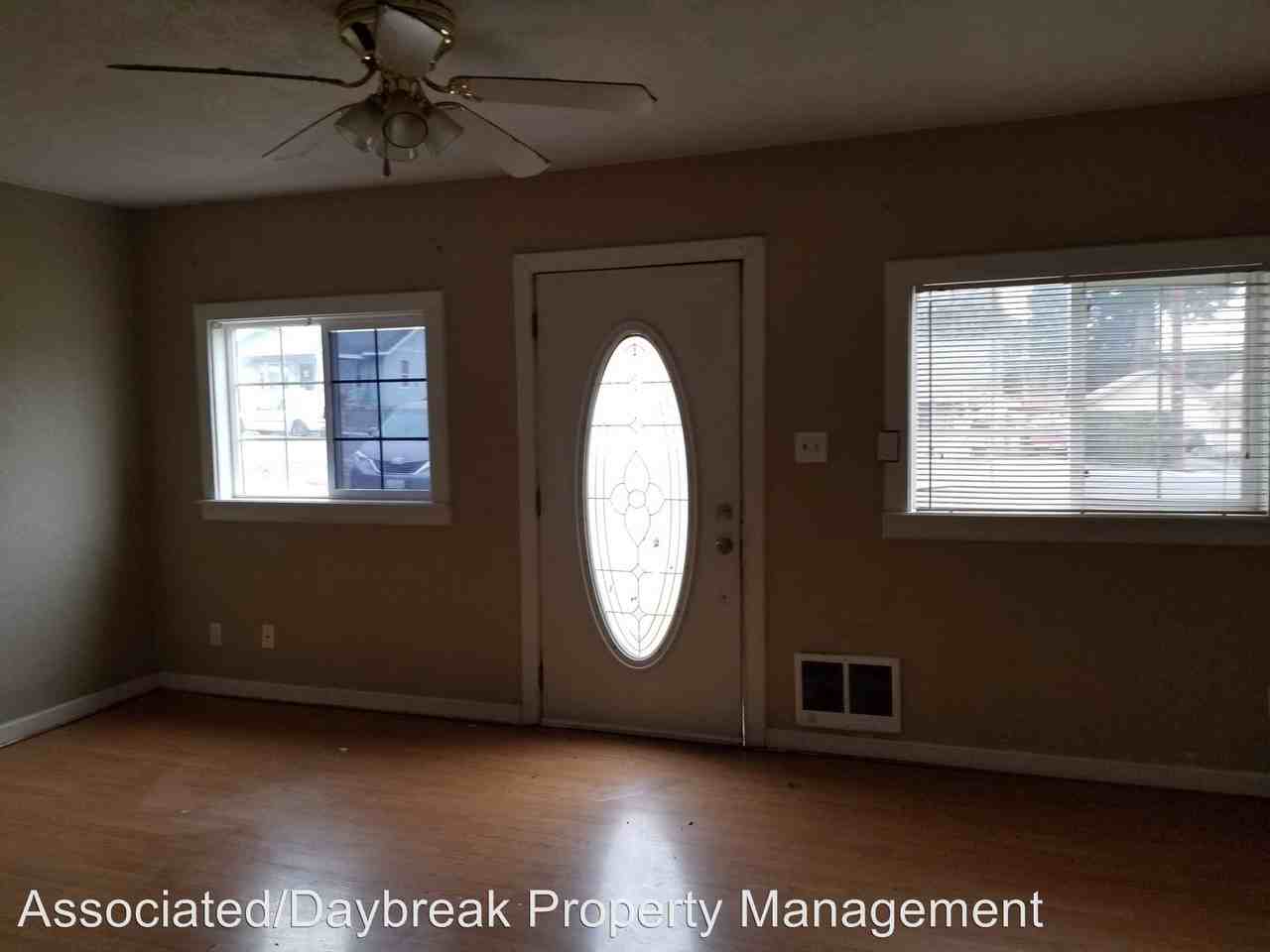 806 2nd Ave - Photo 3 of 10