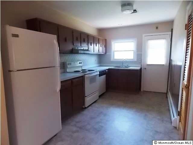 11 Martinique Dr - Photo 3 of 8