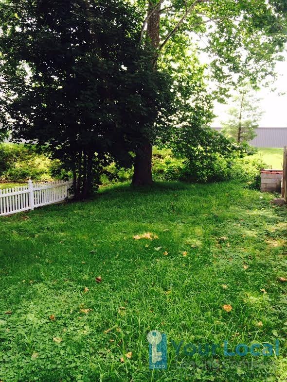 1027 E Jackson St - Photo 2 of 3
