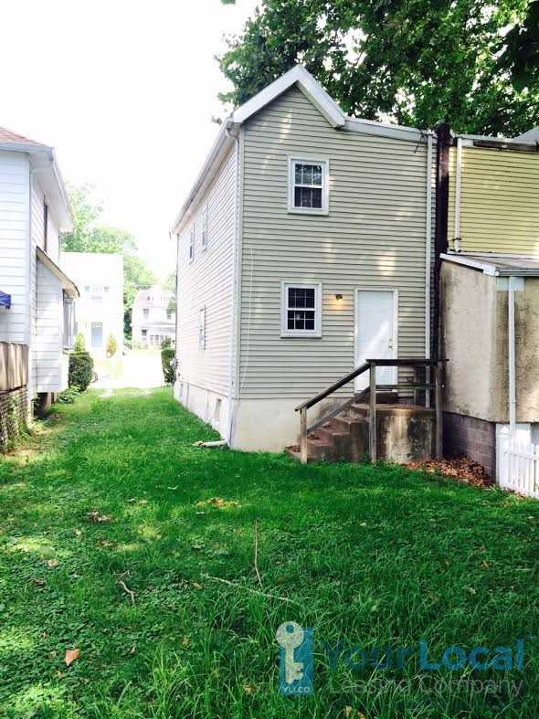 1027 E Jackson St - Photo 3 of 3