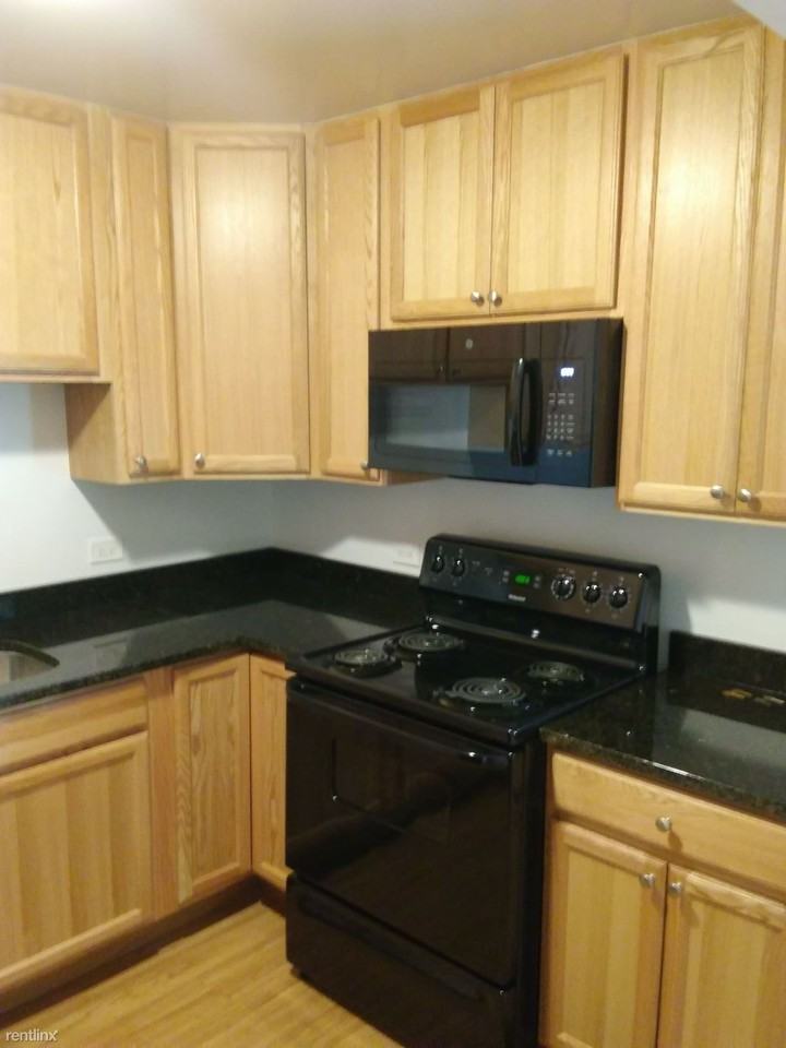 490 Saint Moritz Dr Apartments 490 St Moritz Dr, Glen Ellyn, IL 60137