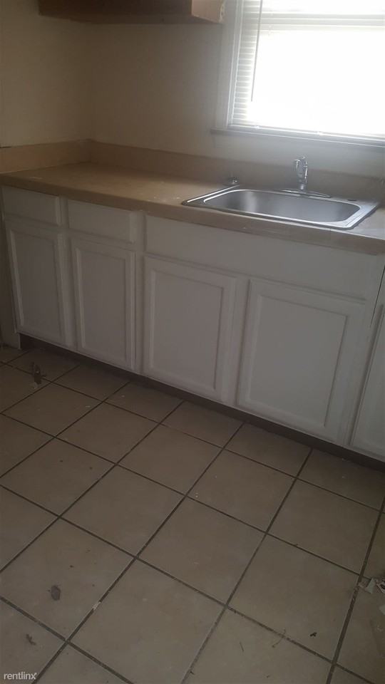 11700 Engleside St - Photo 3 of 5