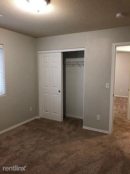 922 SW 20th Way - Photo 3 of 11