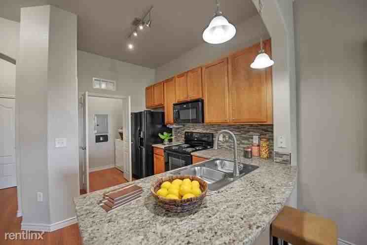 13605 Bee Cave Pkwy - Photo 2 of 4