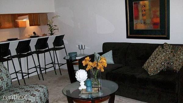 Spacious 2 Bedroom Townhome - Washer Dryer in Unit - Parking Included - Tarrytown - Photo 2 of 4