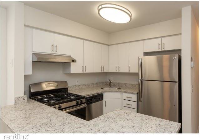 Beautiful 2 Bed, 1.5 Bath Apartment in Garden Complex - Pets Welcome - Parking - Elmsford - Photo 2 of 4
