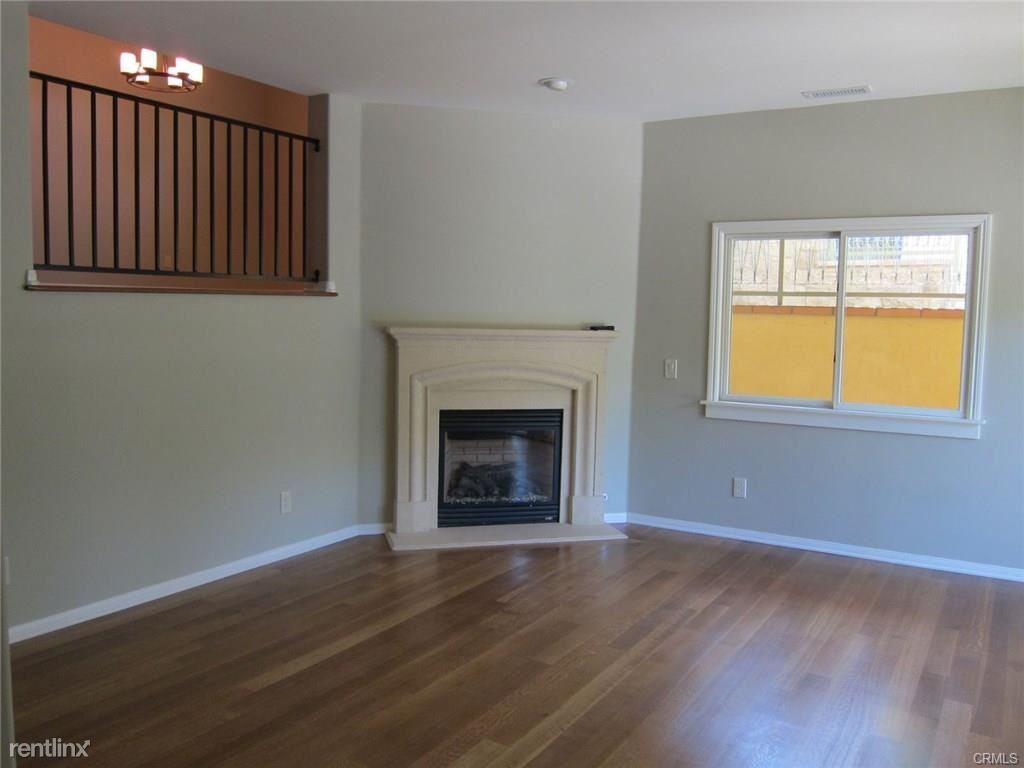 2312 E Chevy Chase Dr - Photo 3 of 10