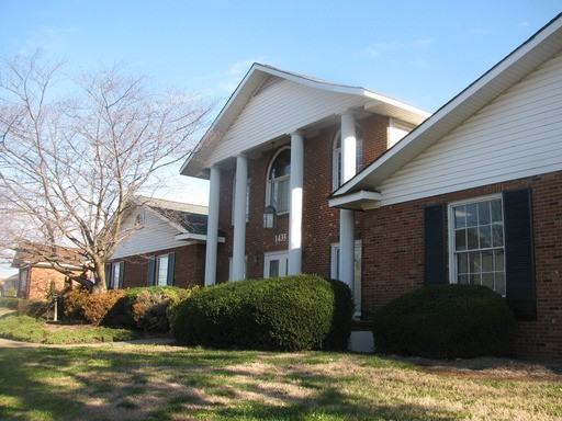 1433 Emerywood Dr - Photo 3 of 9