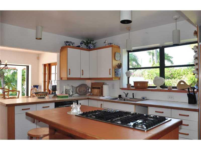 1511 East Lake Drive - Photo 2 of 11