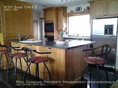 670 Saskatchewan Crescent E - Photo 3 of 13