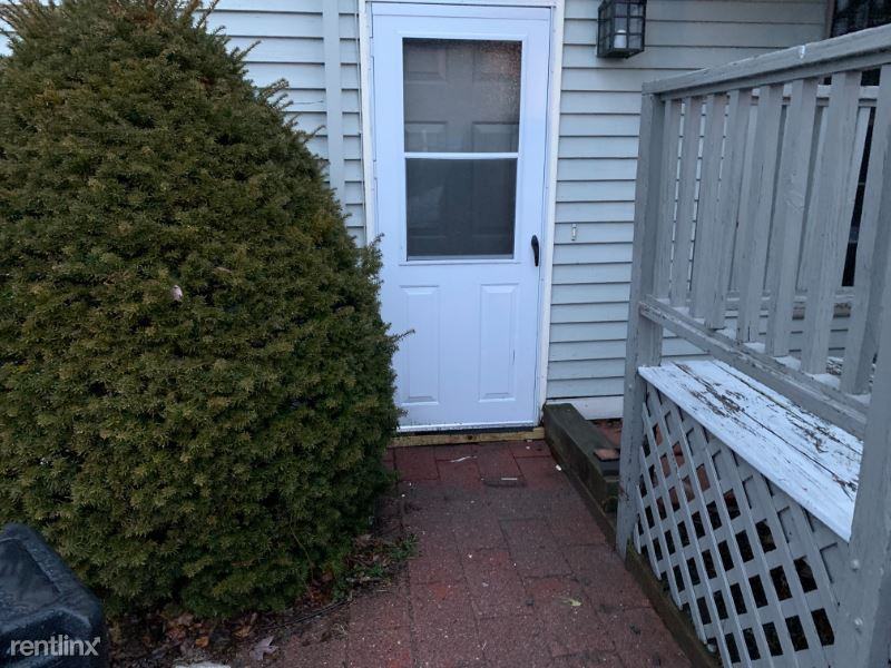 64 Allen Ave - Photo 2 of 15