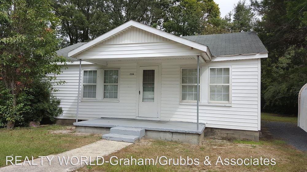 206 Maple St - Photo 2 of 4