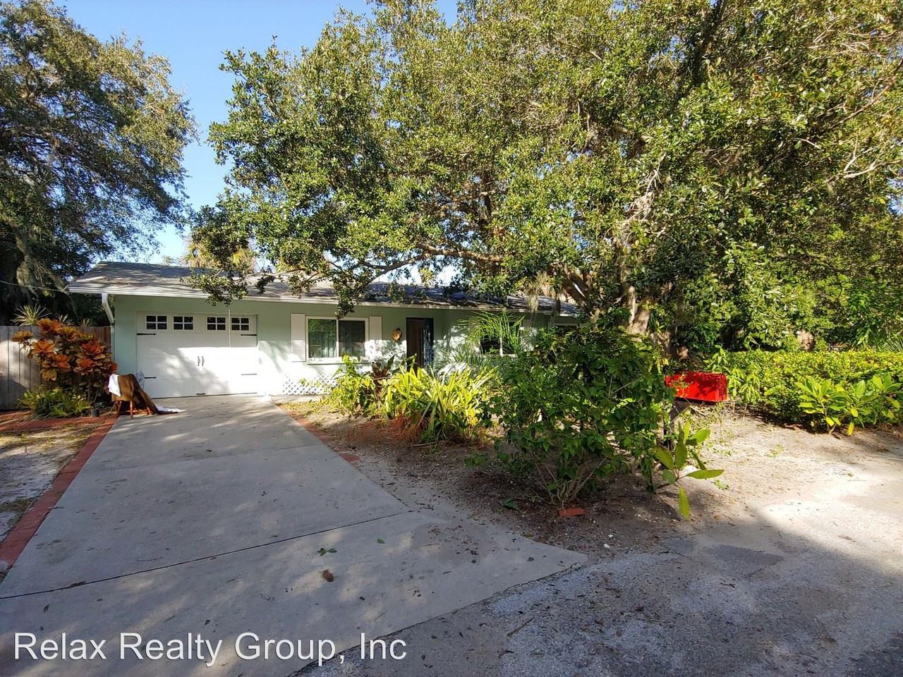 701 42nd St - Photo 3 of 17