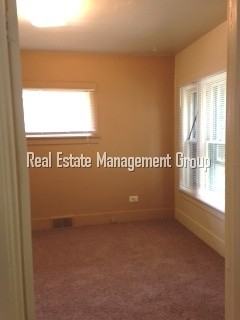 423 E Pine St - Photo 3 of 7