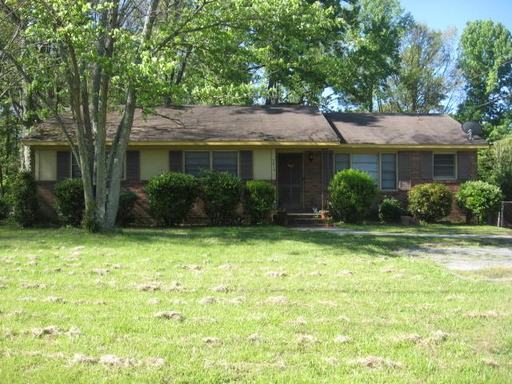 7616 Idlewild Rd - Photo 2 of 9