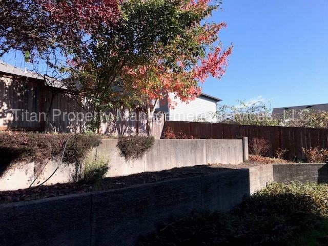 816 SW Chablis Ct - Photo 2 of 23