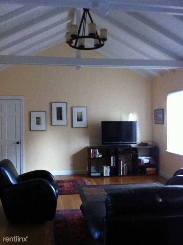 798 Creston Rd - Photo 3 of 10