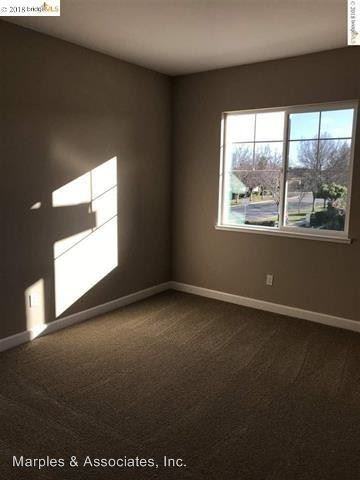 737 Jennifer St - Photo 3 of 32