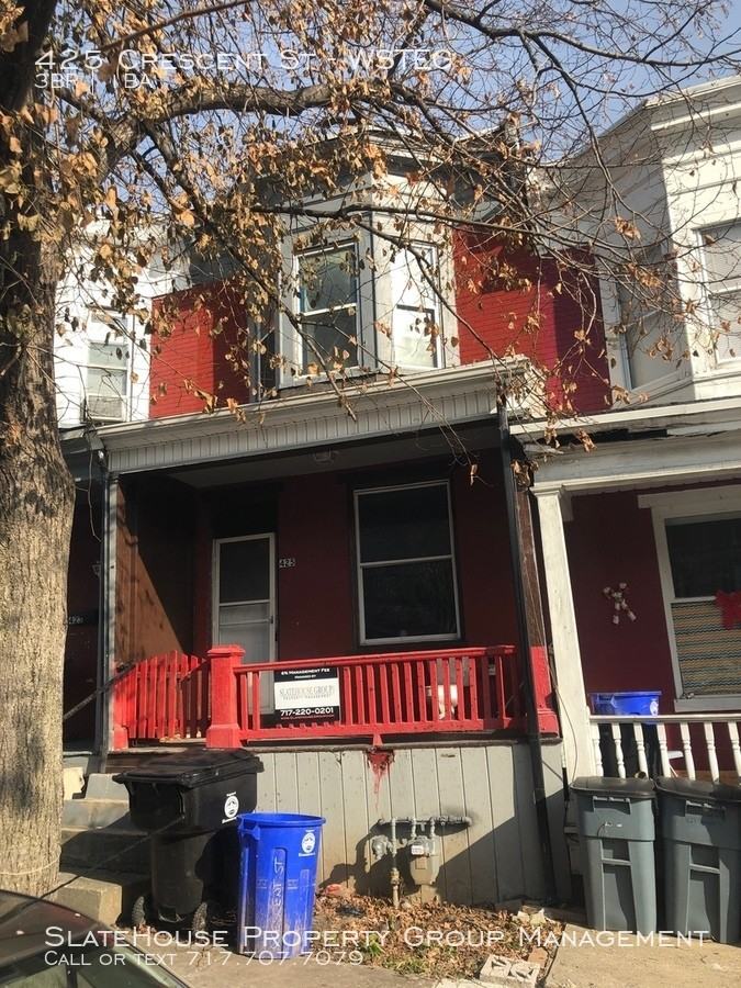 425 Crescent St - Photo 2 of 8