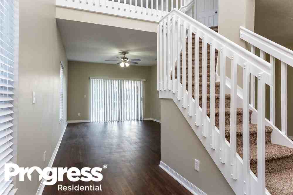 1398 Sw 106th Ave - Photo 2 of 15