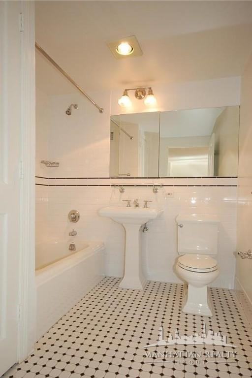 W 43rd St #17A - Photo 6 of 11