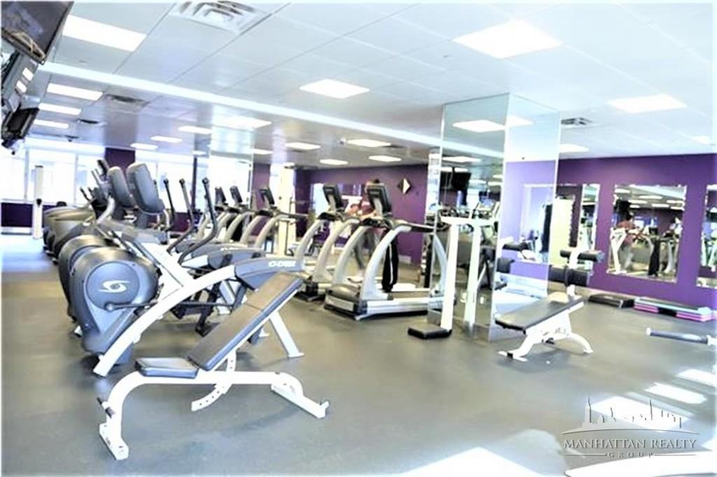 W 43rd St #17A - Photo 7 of 11