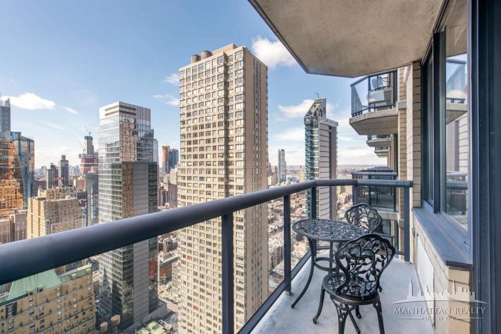 West 48th Street #18J - Photo 5 of 12