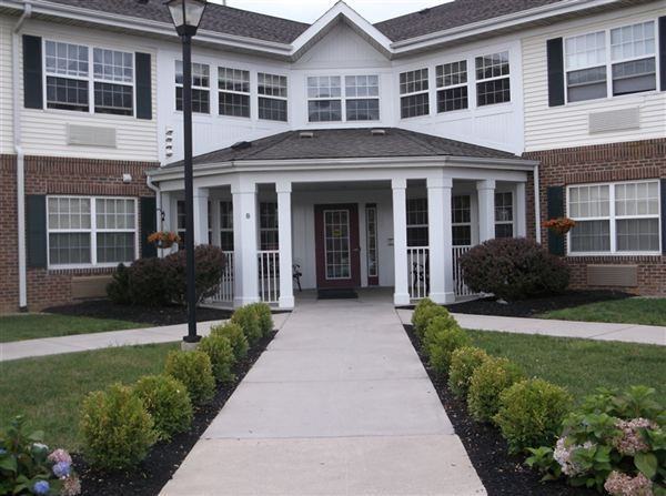 Phoenix Manor Apartments - Photo 3 of 10