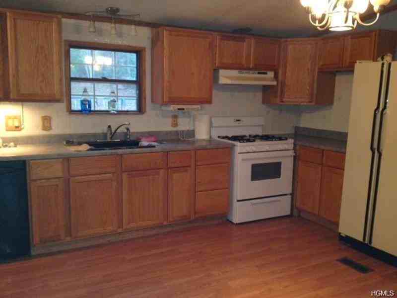 11 Hartung Rd - Photo 2 of 8