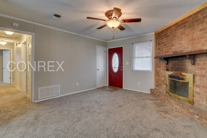 2405 Southdale Dr - Photo 2 of 8