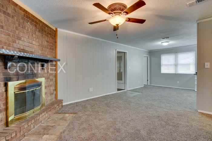 2405 Southdale Dr - Photo 3 of 8