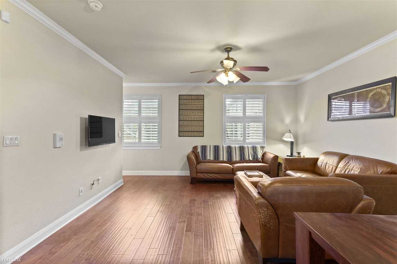 1402 Parker Ln - Photo 3 of 9