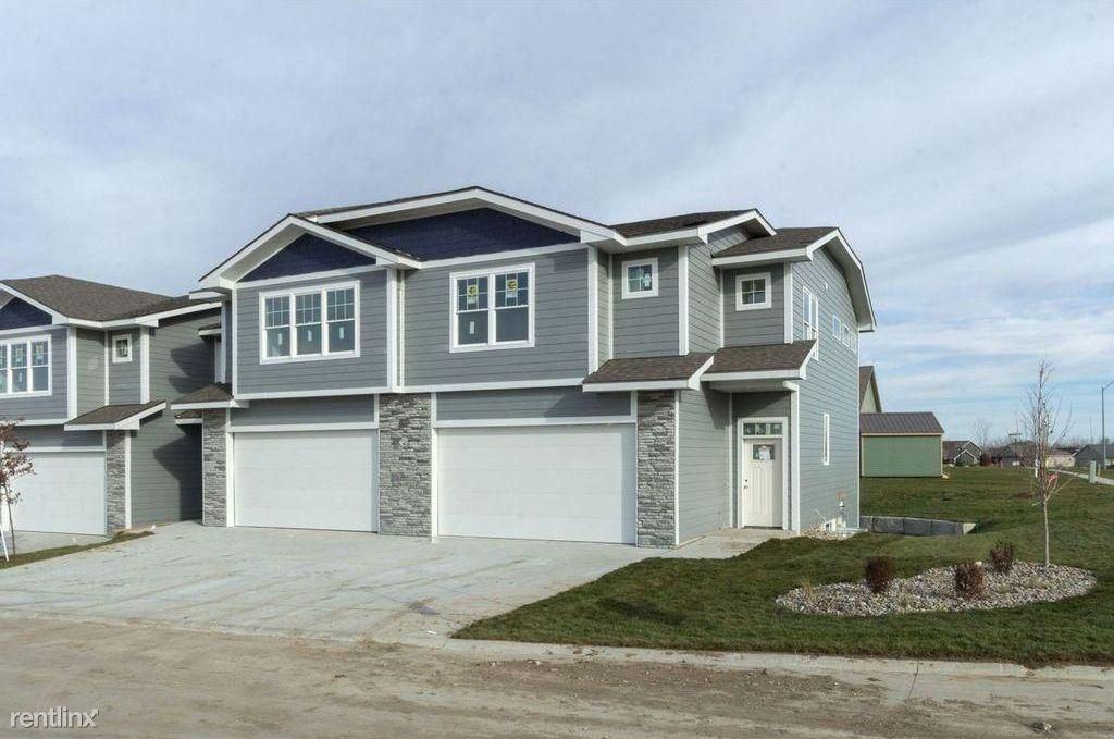 NorthPointe Townhomes - Photo 3 of 10