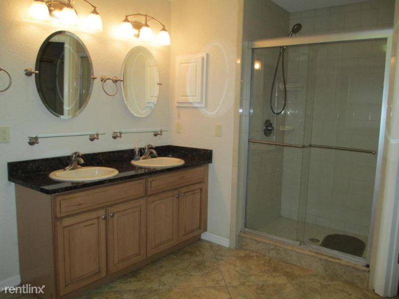 445 Brown Ave - Photo 3 of 13