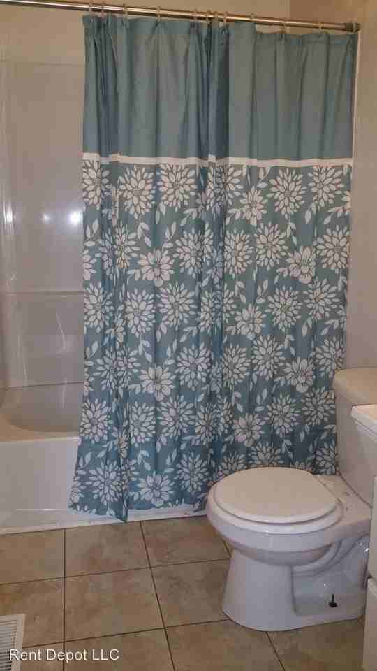 1621 Rheinhardt Ave - Photo 3 of 4