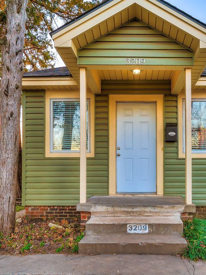 3209 N Military Ave - Photo 3 of 26