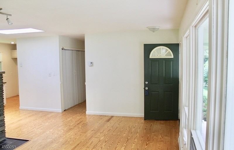 200 Randall Ave - Photo 3 of 17