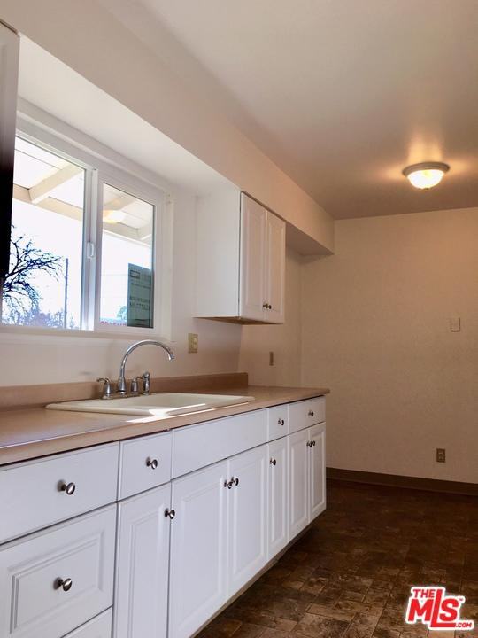 3105 Somerset Rd - Photo 3 of 15