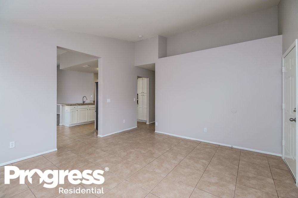 4645 N 86th Ave - Photo 3 of 15