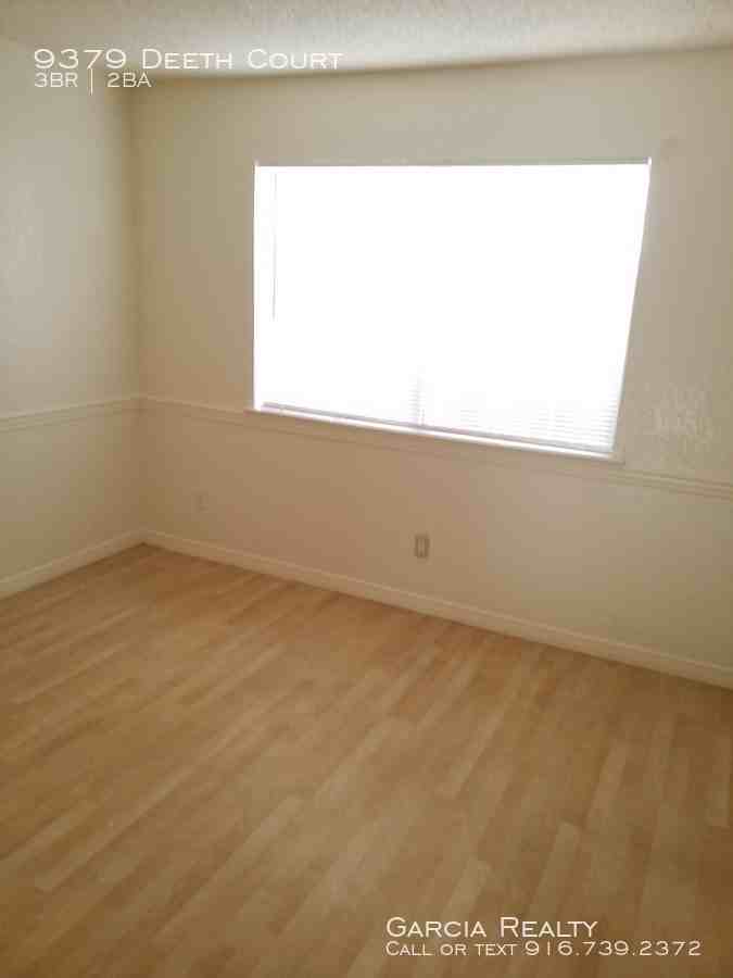 9379 Deeth Ct - Photo 3 of 16