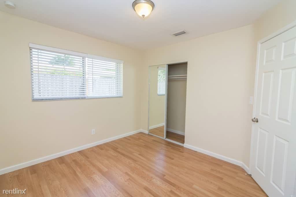 3525 SW 14th St - Photo 3 of 8