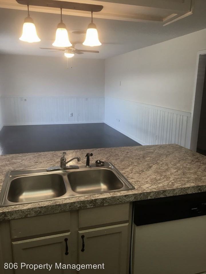 4306 47th St - Photo 3 of 10